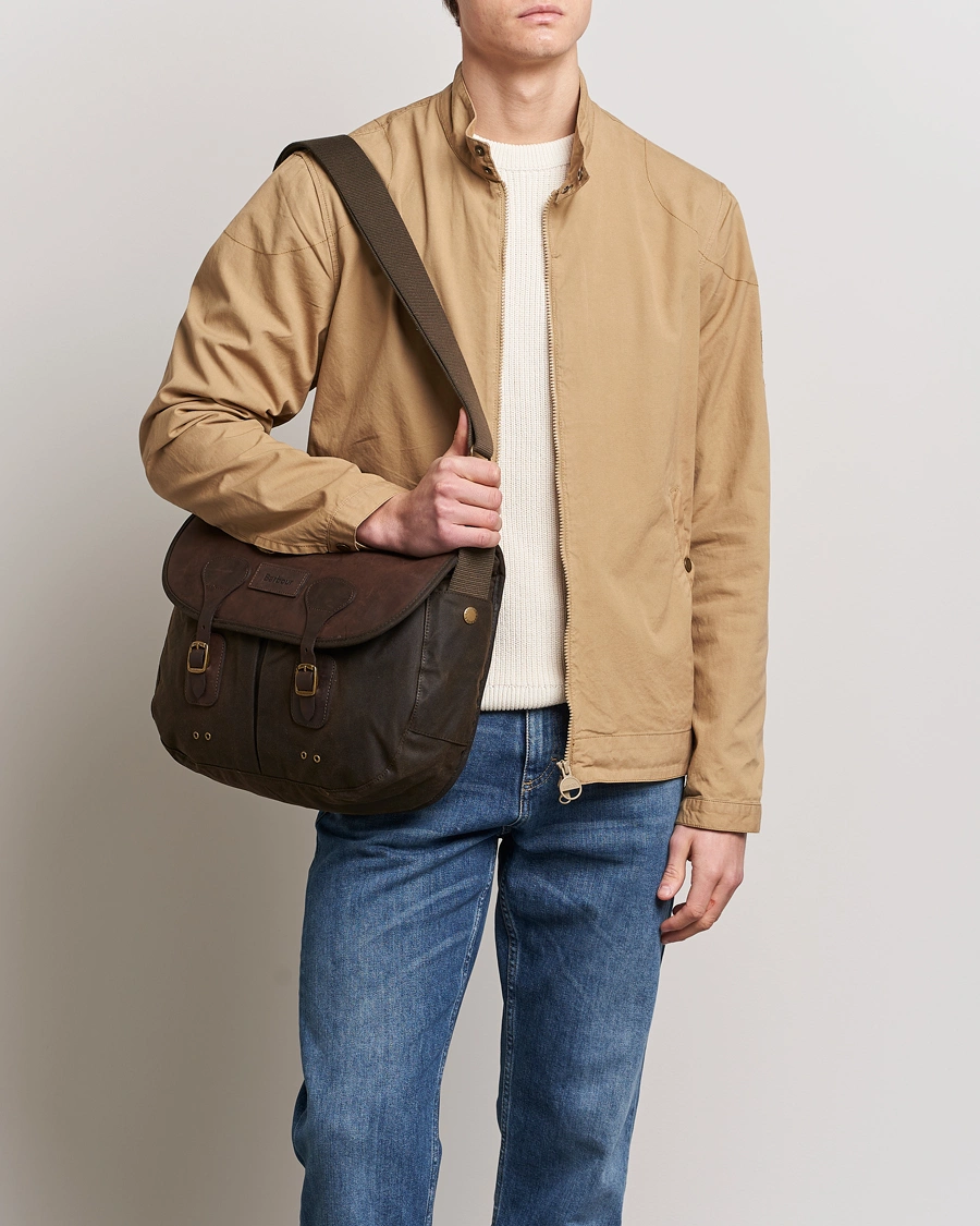 Mies | Asusteet | Barbour Lifestyle | Wax Leather Tarras Olive