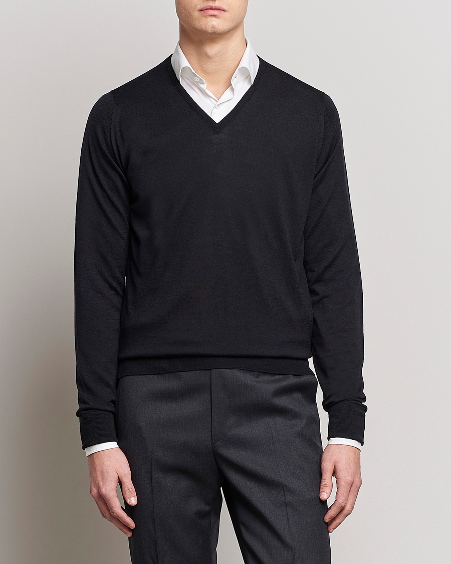 Mies | Formal Wear | John Smedley | Bobby Extra Fine Merino V-Neck Pullover Black