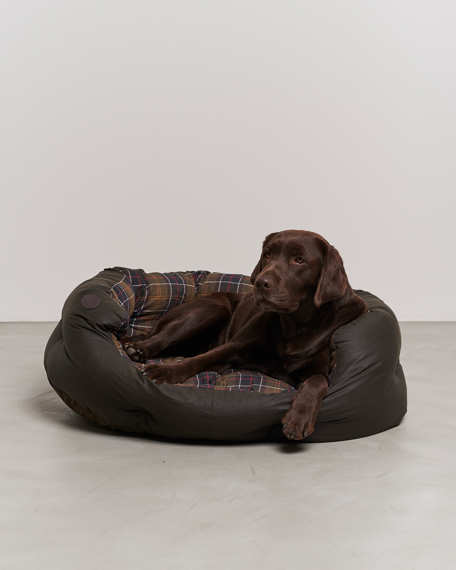Mies | Lifestyle | Barbour Lifestyle | Wax Cotton Dog Bed 35' Olive