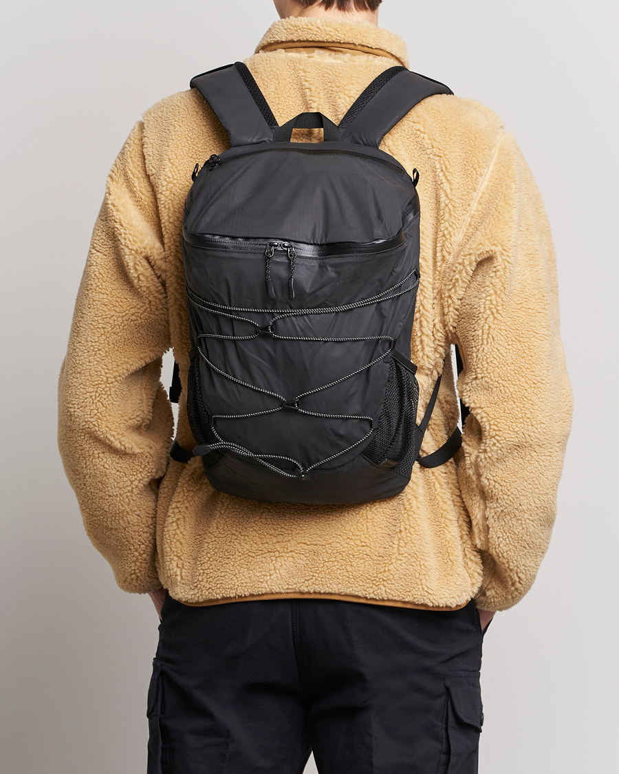 Mies | Parhaat lahjavinkkimme | Snow Peak | Active Field Light Backpack Black