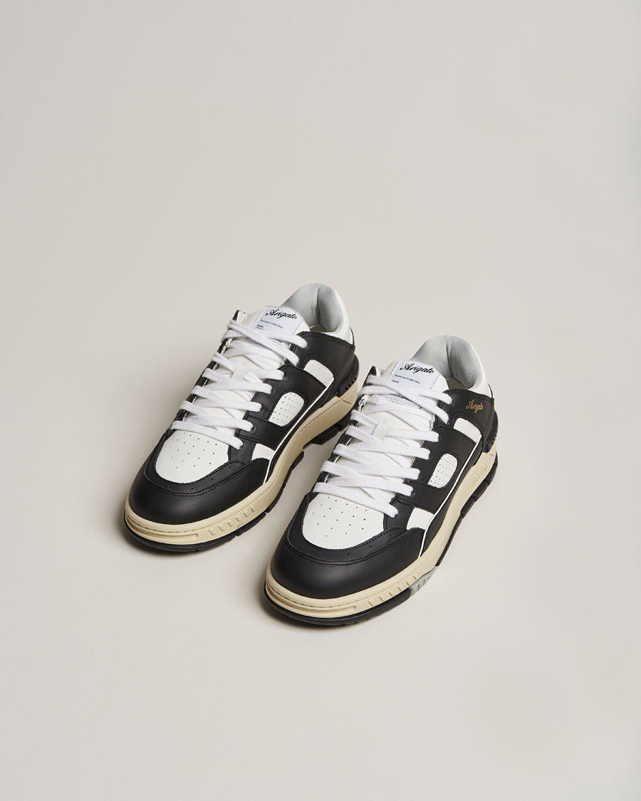 Mies |  | Axel Arigato | Area Lo Sneaker Black/White