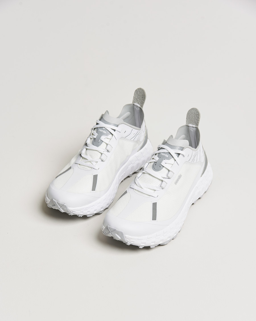 Mies | Vaelluskengät | Norda | 001 Running Sneakers White