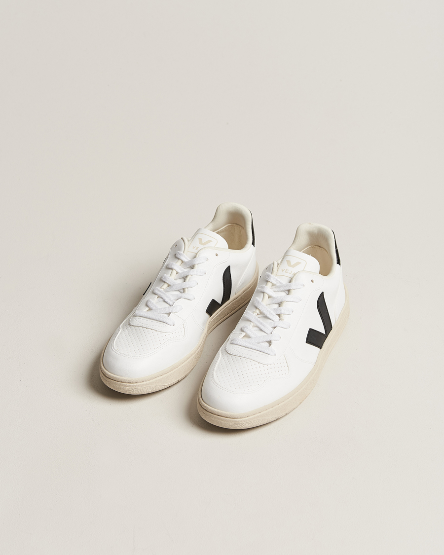 Mies | Valkoiset tennarit | Veja | V-10 Vegan Leather Sneaker White/Black