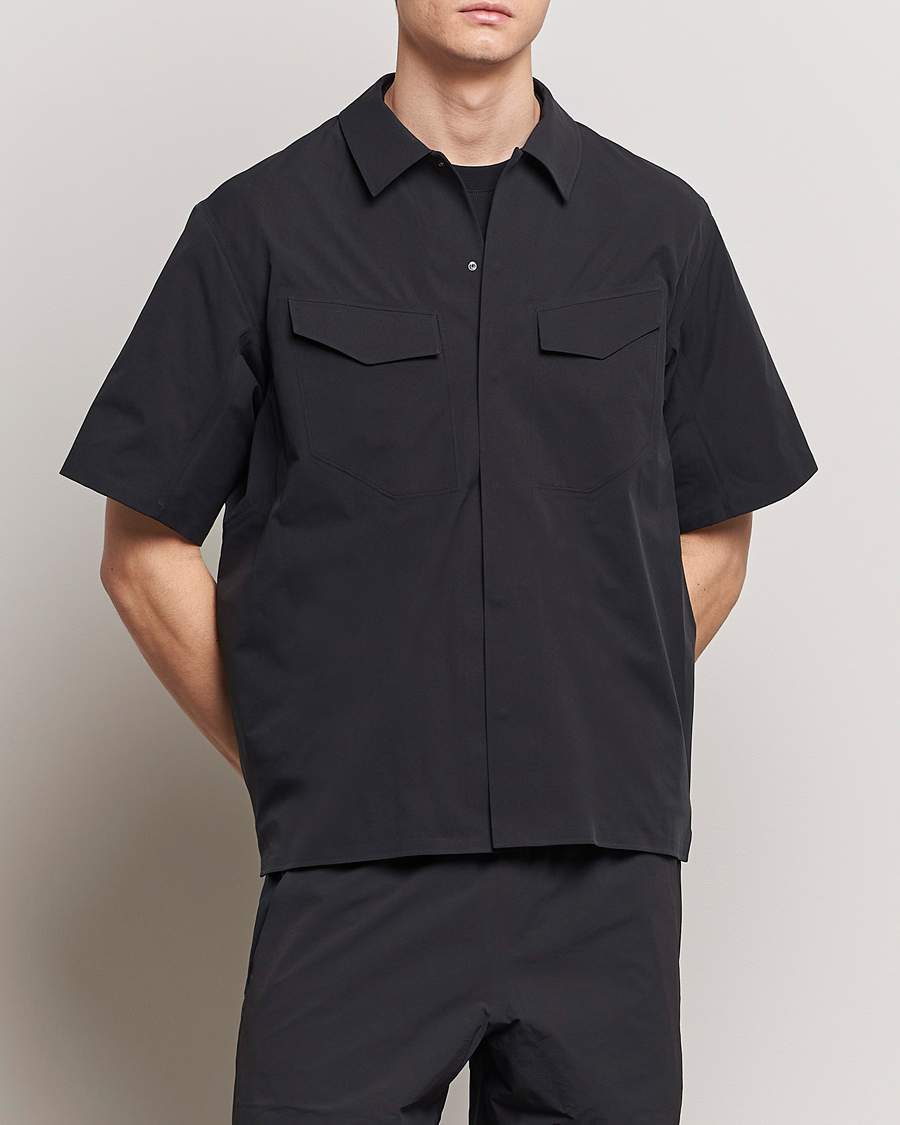 Mies | Lyhythihaiset kauluspaidat | Arc\'teryx Veilance | Field Short Sleeve Shirt Black