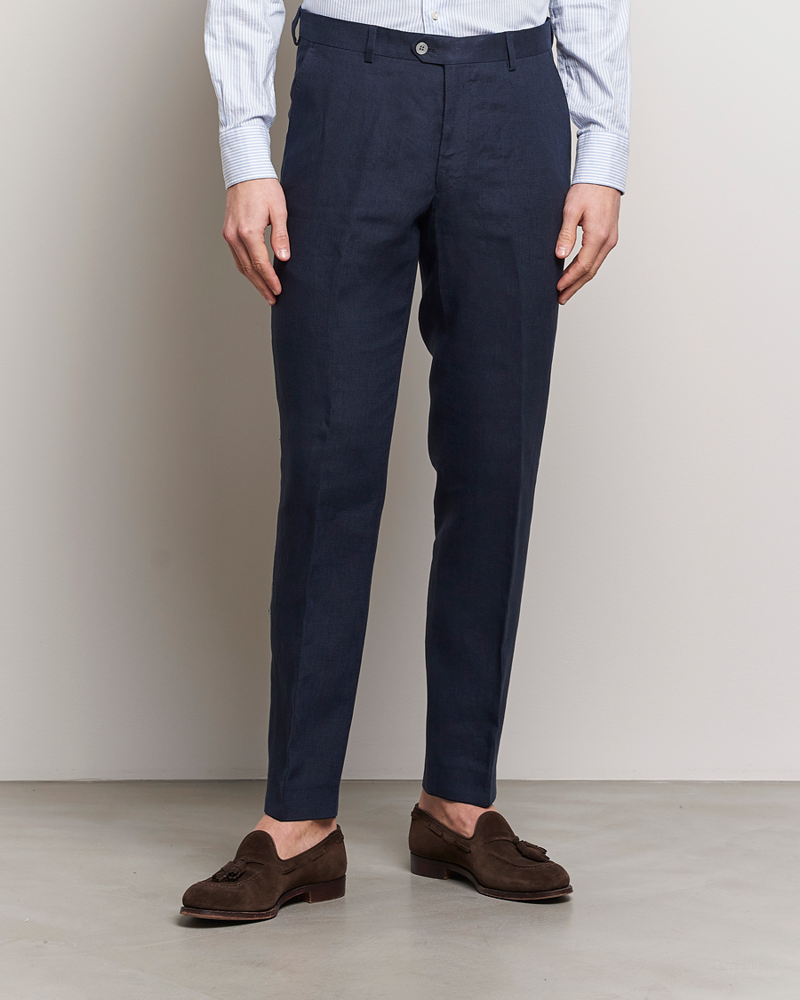 Mies | Suorat housut | Oscar Jacobson | Denz Linen Trousers Navy