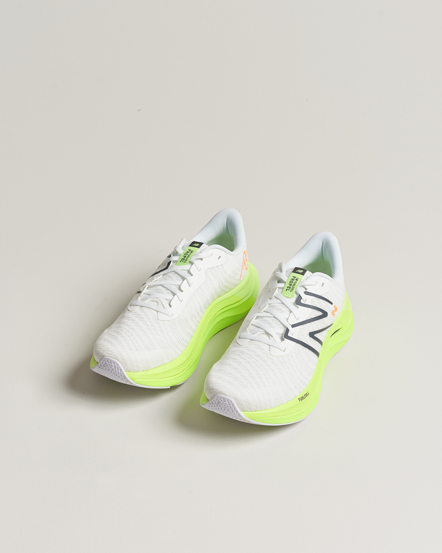 Mies | Valkoiset tennarit | New Balance Running | FuelCell Propel v4 White