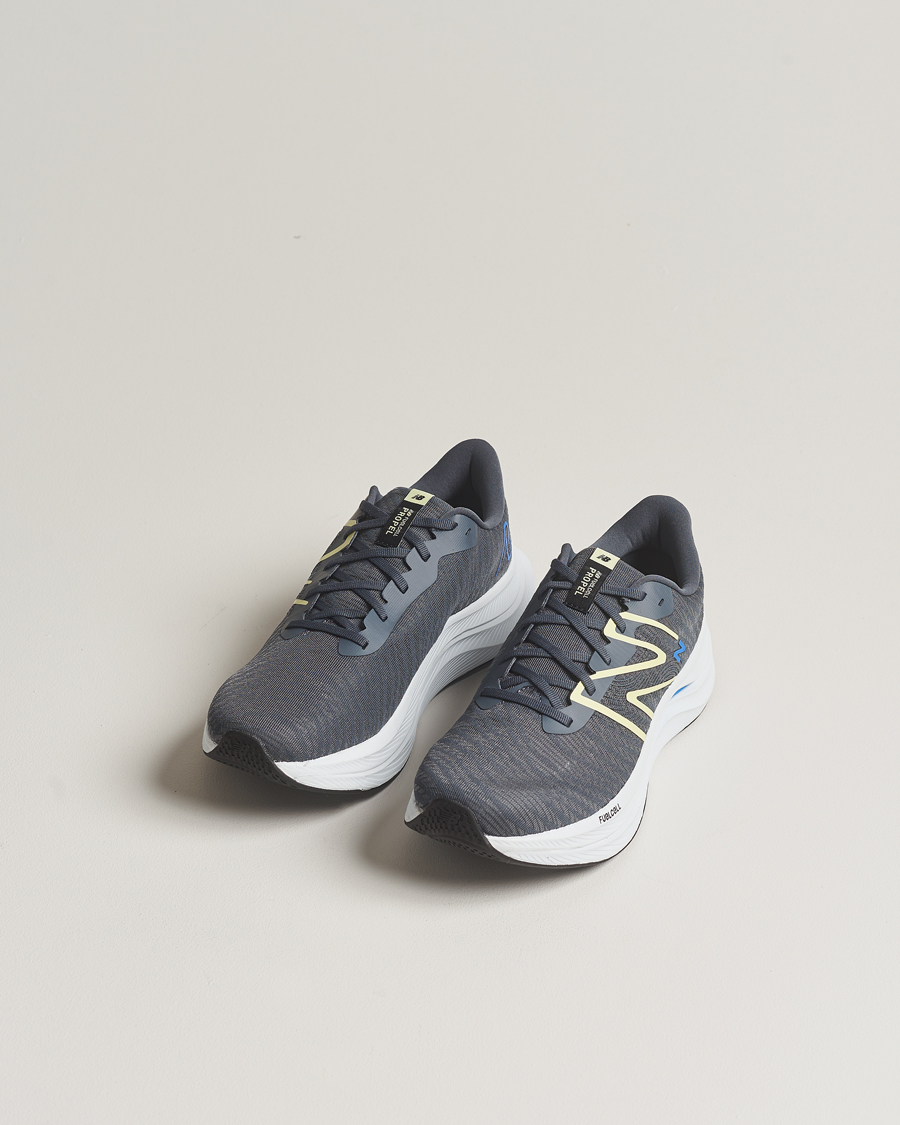 Mies | New Balance | New Balance Running | FuelCell Propel v4 Graphite