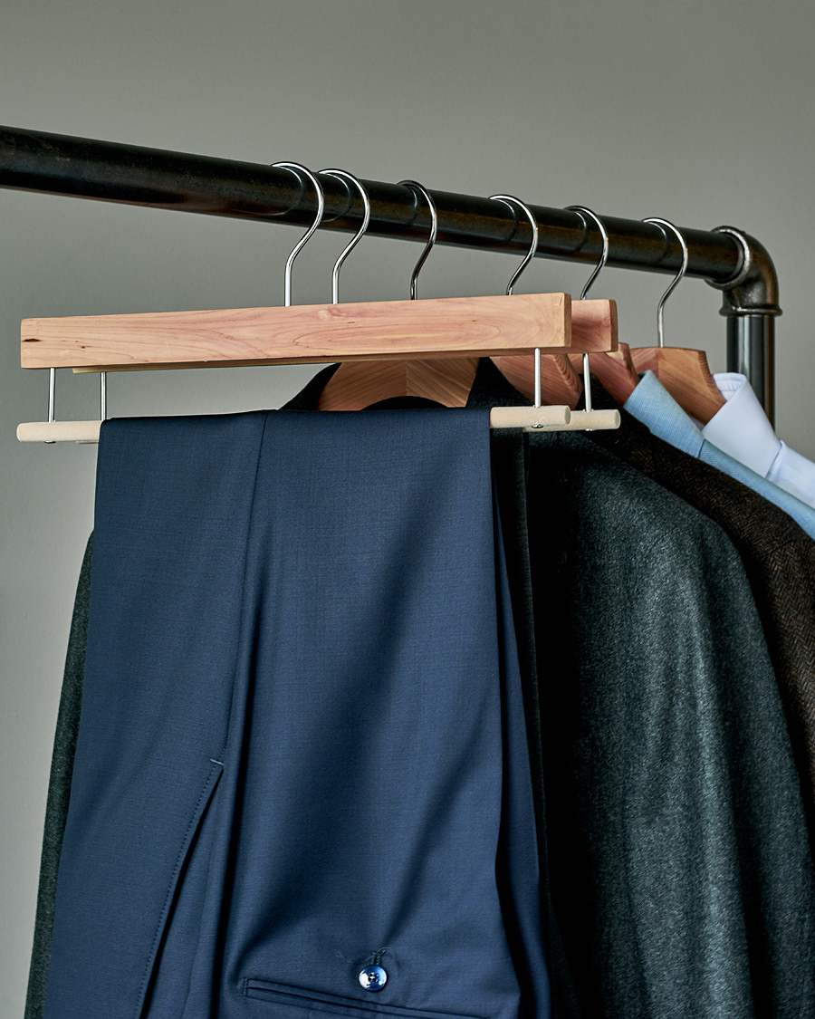 Mies | Henkarit | Care with Carl | 2-Pack Cedar Wood Trouser Hangers 