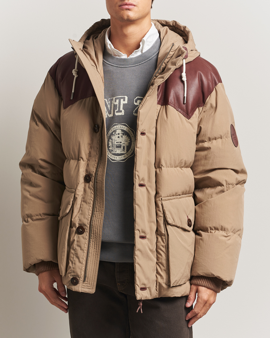 Mies | Takit | GANT 240 Mulberry Street | Cotton Down Hooded Jacket Carmel Beige