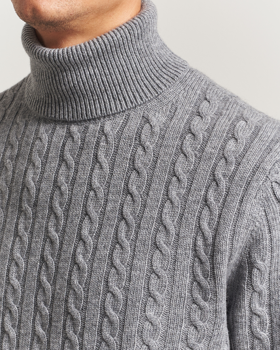 Mies | Puserot | Tiger of Sweden | Wilde Wool/Cashmere Knitted Sweater Light Grey Melange