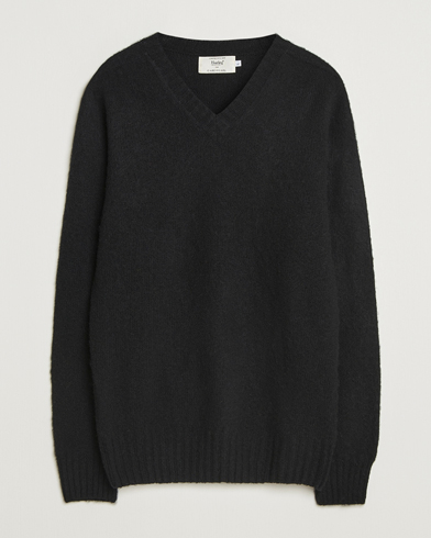 Harley Of Scotland for Care of Carl Harley Of Scotland Brushed Supersoft Lambswool V-Neck Black – Musta
