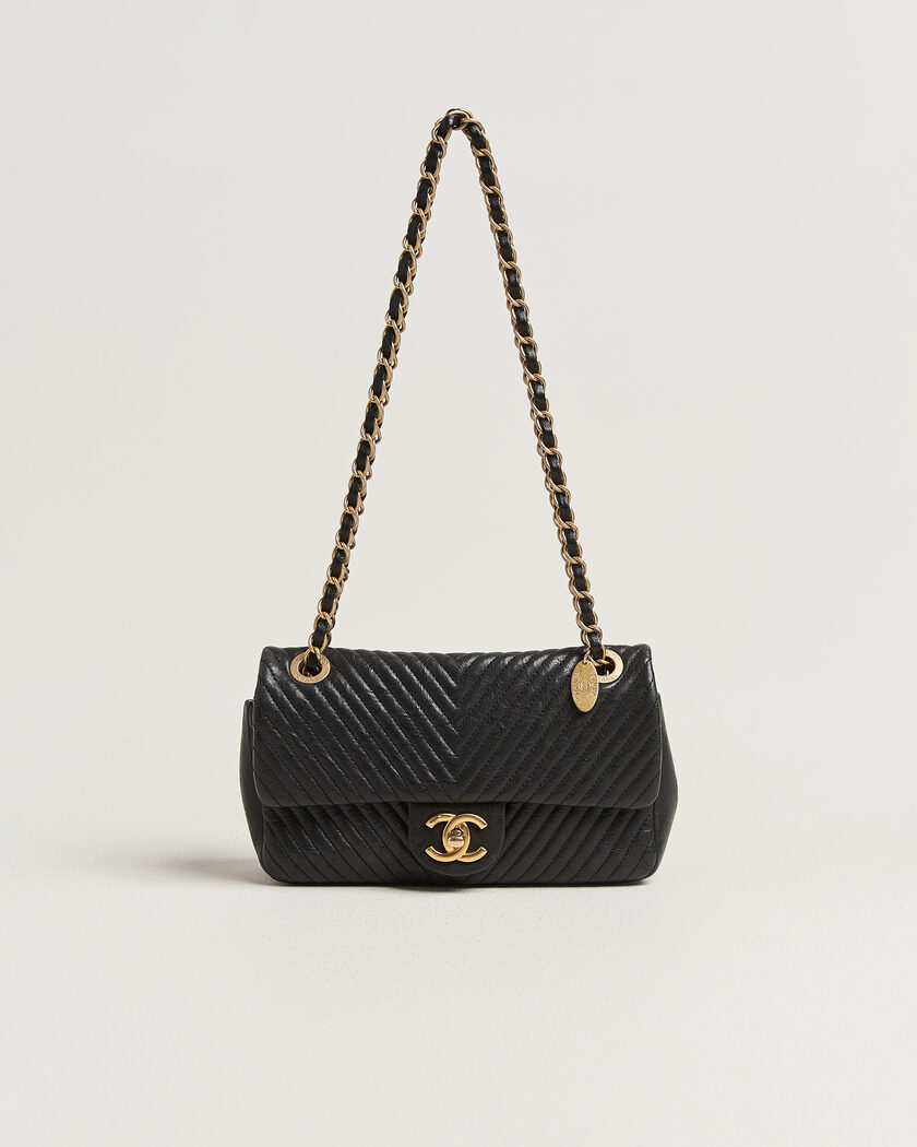 Chanel Pre-Owned Chevron Small Flap Bag Black – Musta