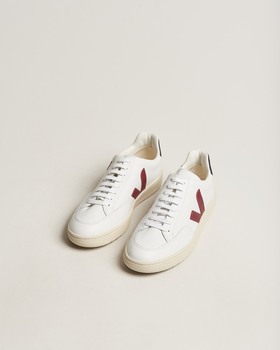 Mies |  | Veja | V-12 Leather Sneaker White/Marsala Nautico