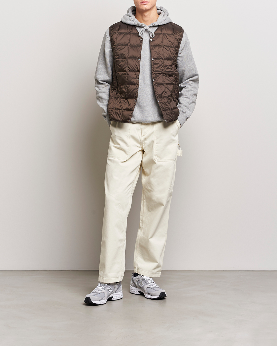 Mies | Takit | TAION | V-Neck Lightweight Down Vest Dark Choco