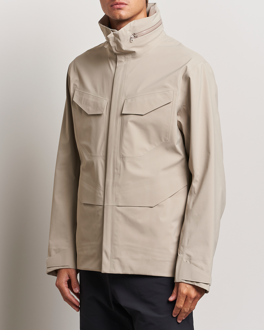 Mies |  | Arc\'teryx Veilance | GORE-TEX Field Jacket Rune