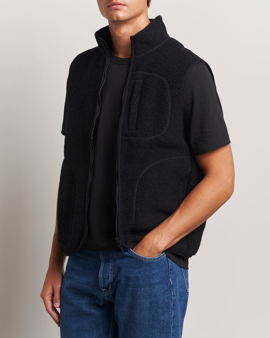 Mies |  | J.Lindeberg | Duncan Wool Fleece Vest Black