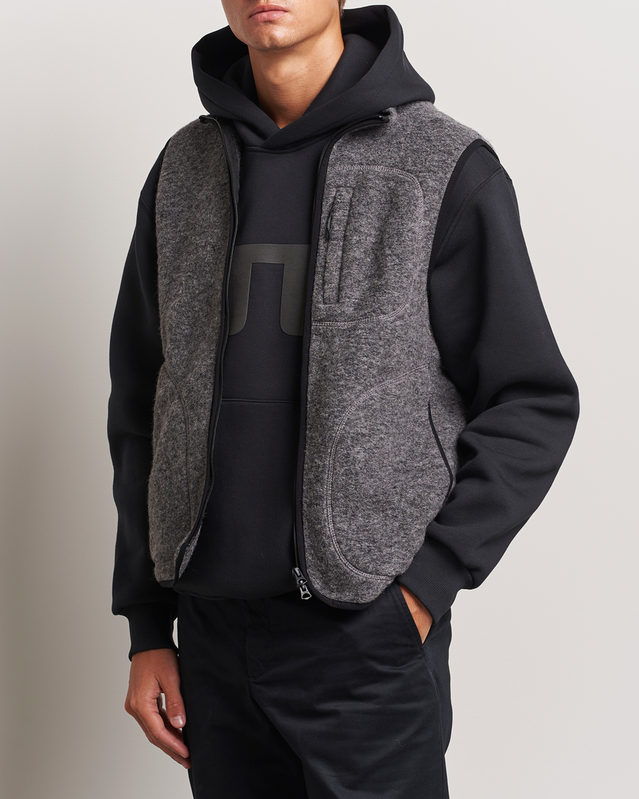 Mies | Business & Beyond - Casual | J.Lindeberg | Duncan Wool Fleece Vest Light Grey Melange