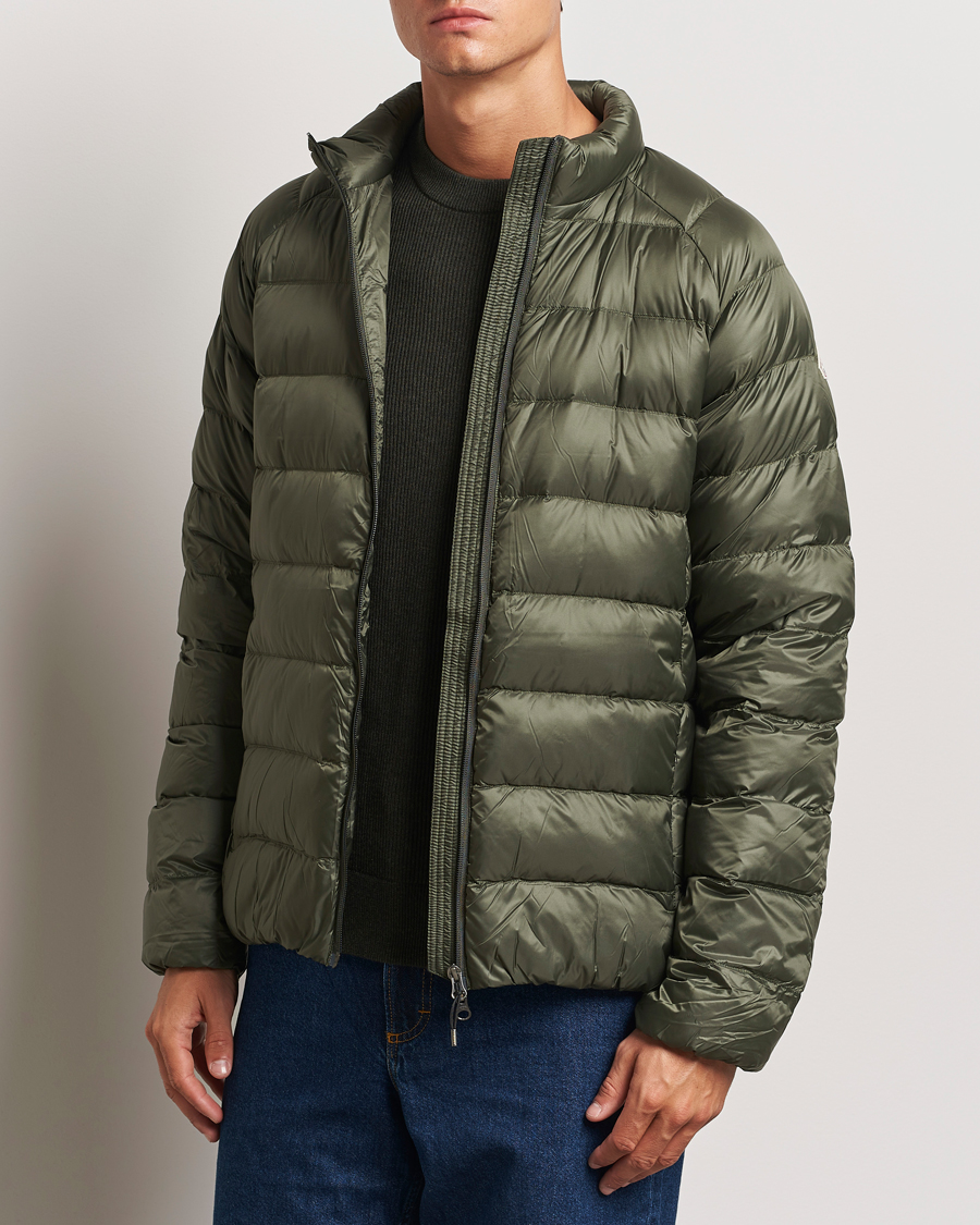 Mies | Nykyaikaiset takit | Pyrenex | Arial 2 Lightweight Down Jacket Deep Khaki