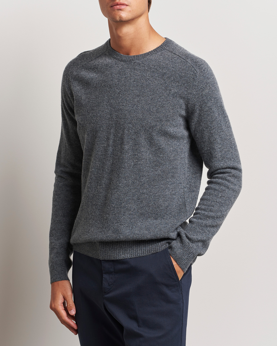 Mies |  | KnowledgeCotton Apparel | Lambswool Roundneck Dark Grey