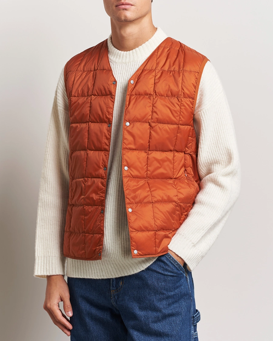 Mies | Takit | TAION | V-Neck Lightweight Down Vest Brick Orange