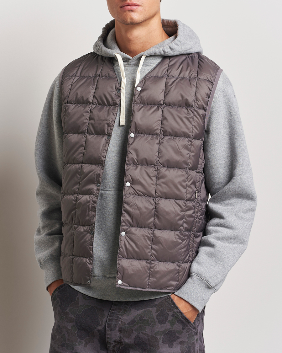 Mies | Takit | TAION | V-Neck Lightweight Down Vest Gray