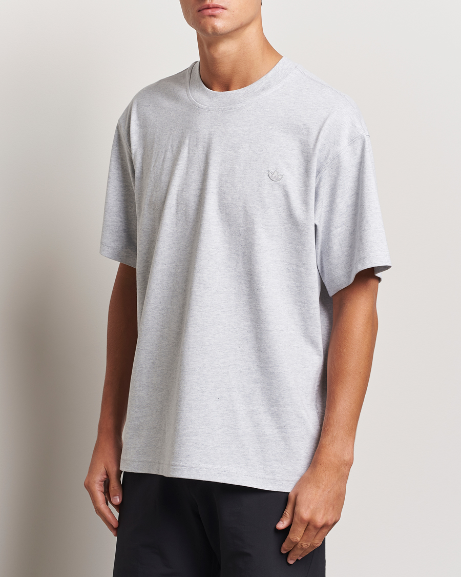 Mies |  | adidas Originals | Essential Crew Neck T-Shirt Light Grey