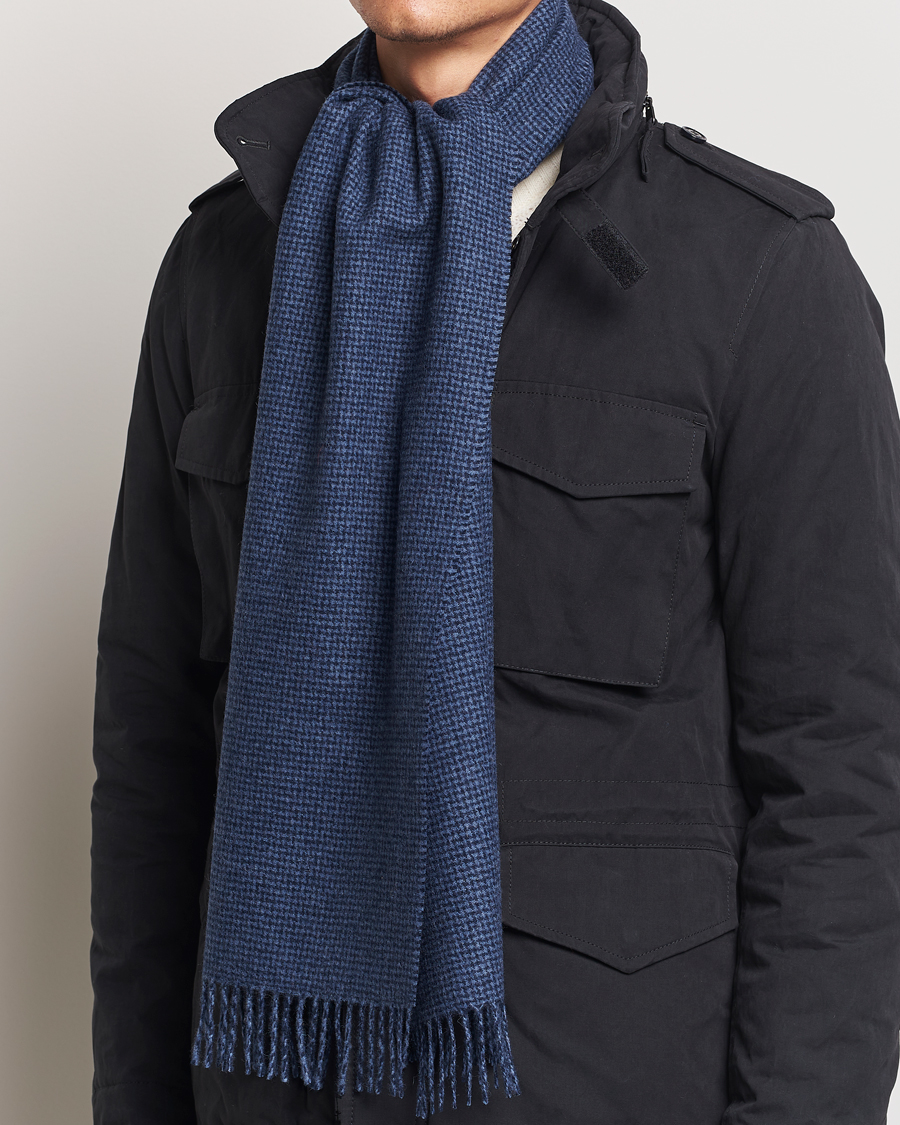 Mies |  | Amanda Christensen | Merino Wool Dogtooth Scarf Navy