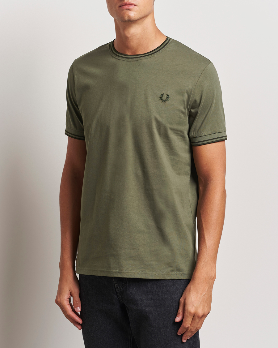 Mies |  | Fred Perry | Twin Tipped T-Shirt Laurel Green