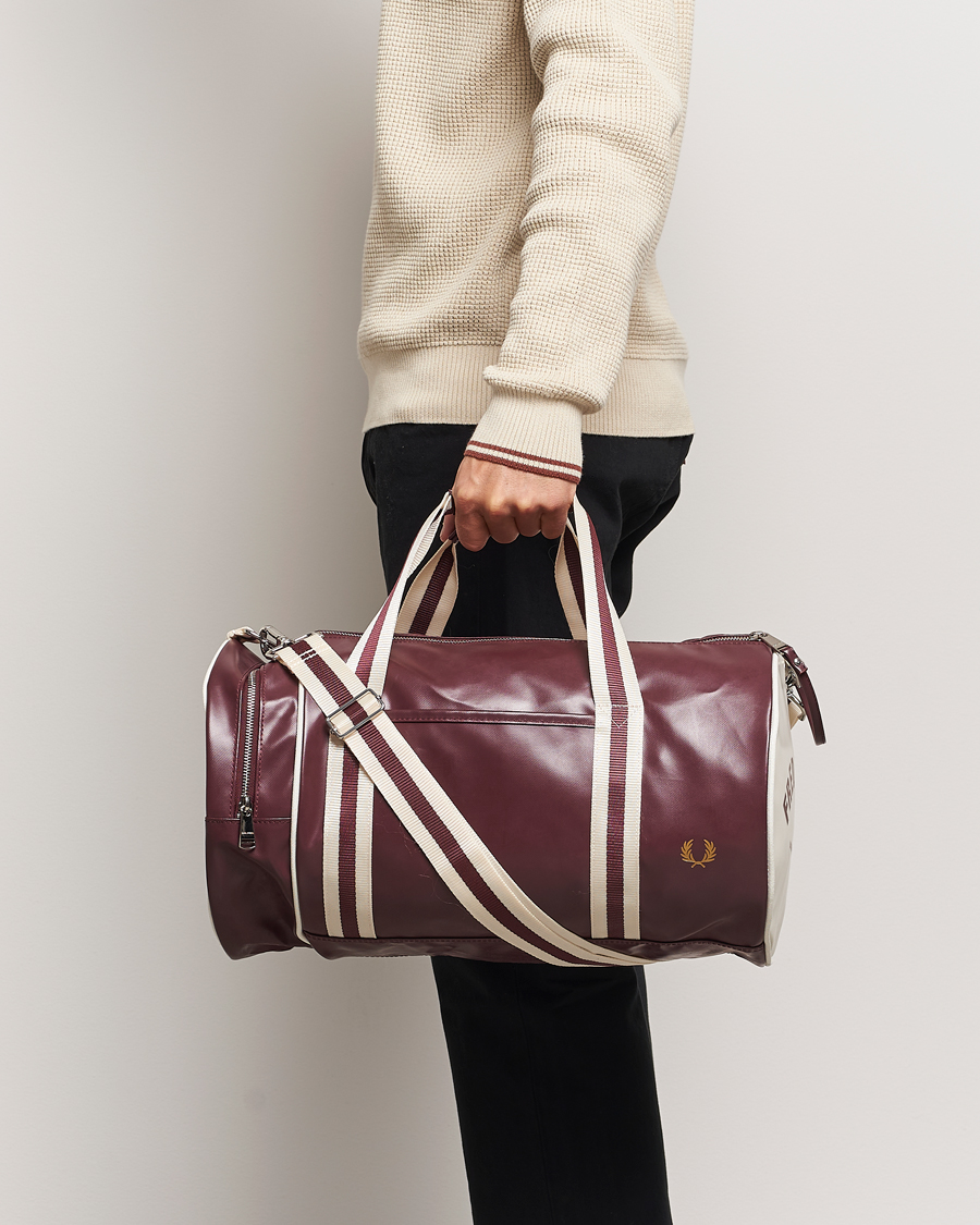 Mies |  | Fred Perry | Classic Barrel Bag Oxblood/Ecru