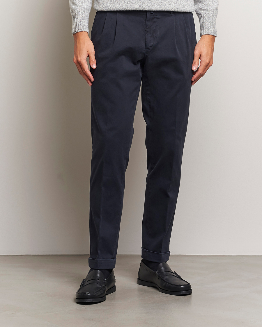 Mies | Smart Casual | Briglia 1949 | Easy Fit Pleated Cotton Stretch Chino Navy