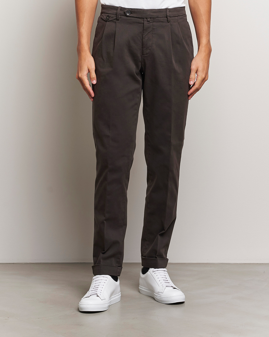 Mies |  | Briglia 1949 | Easy Fit Pleated Cotton Stretch Chino Dark Brown