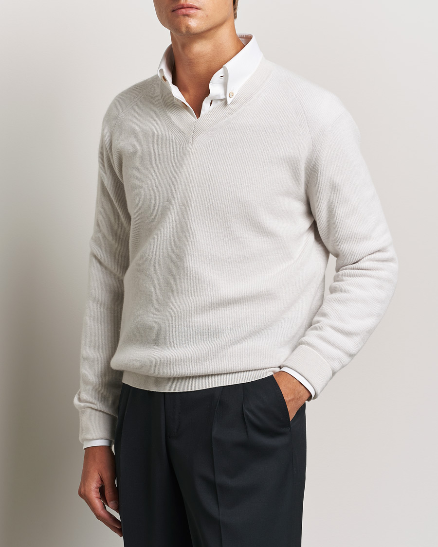 Mies | Luxury Classics | Brioni | Rib Cashmere V-Neck Sweater Light Grey