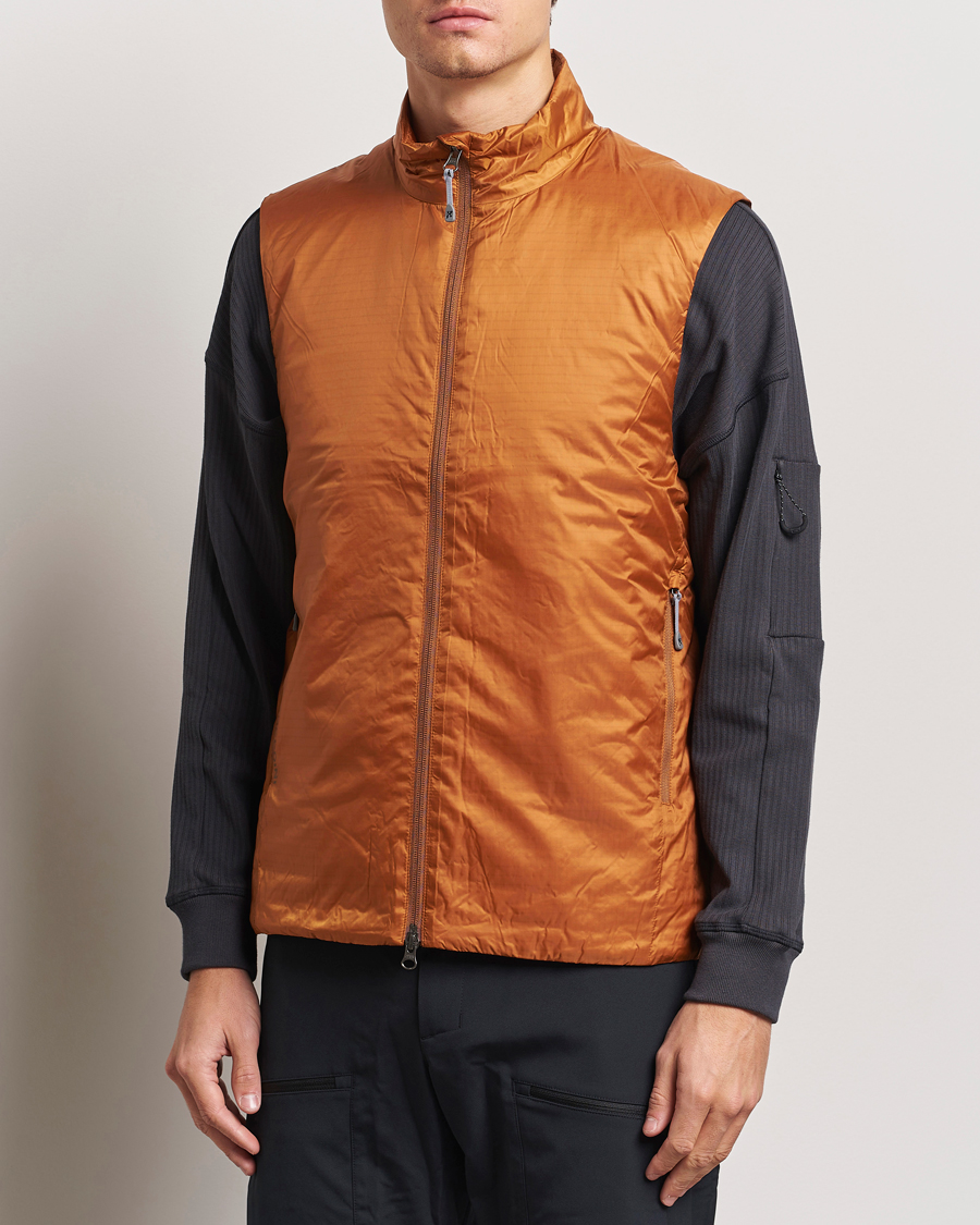 Mies |  | Houdini | Dunfri Primaloft Padded Vest Rust Brown