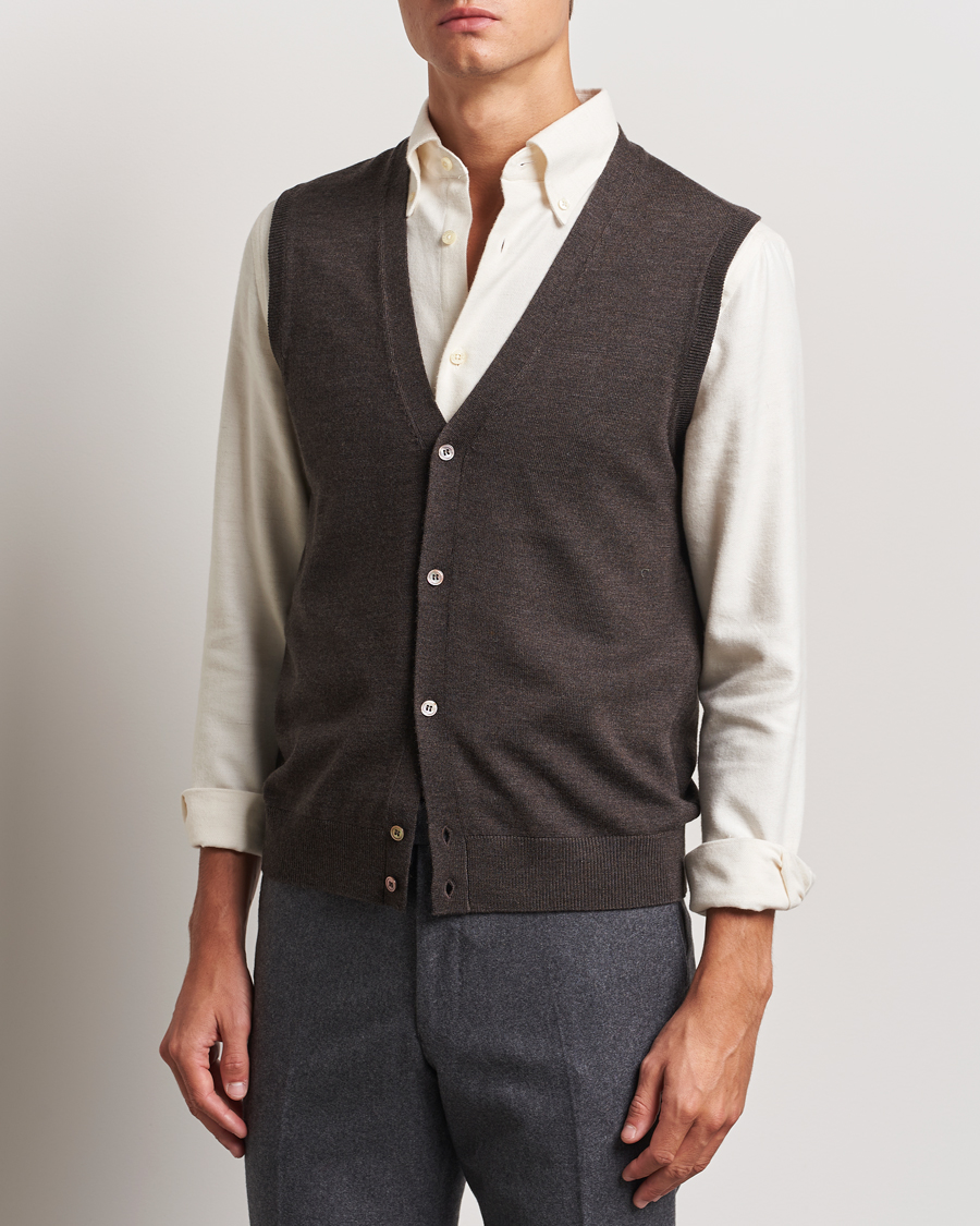 Mies |  | Morris | Merino Slipover Vest Brown