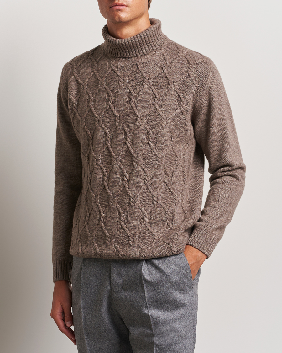 Mies | Poolot | Oscar Jacobson | Salomon Heavy Knitted Cable Rollneck Light Brown