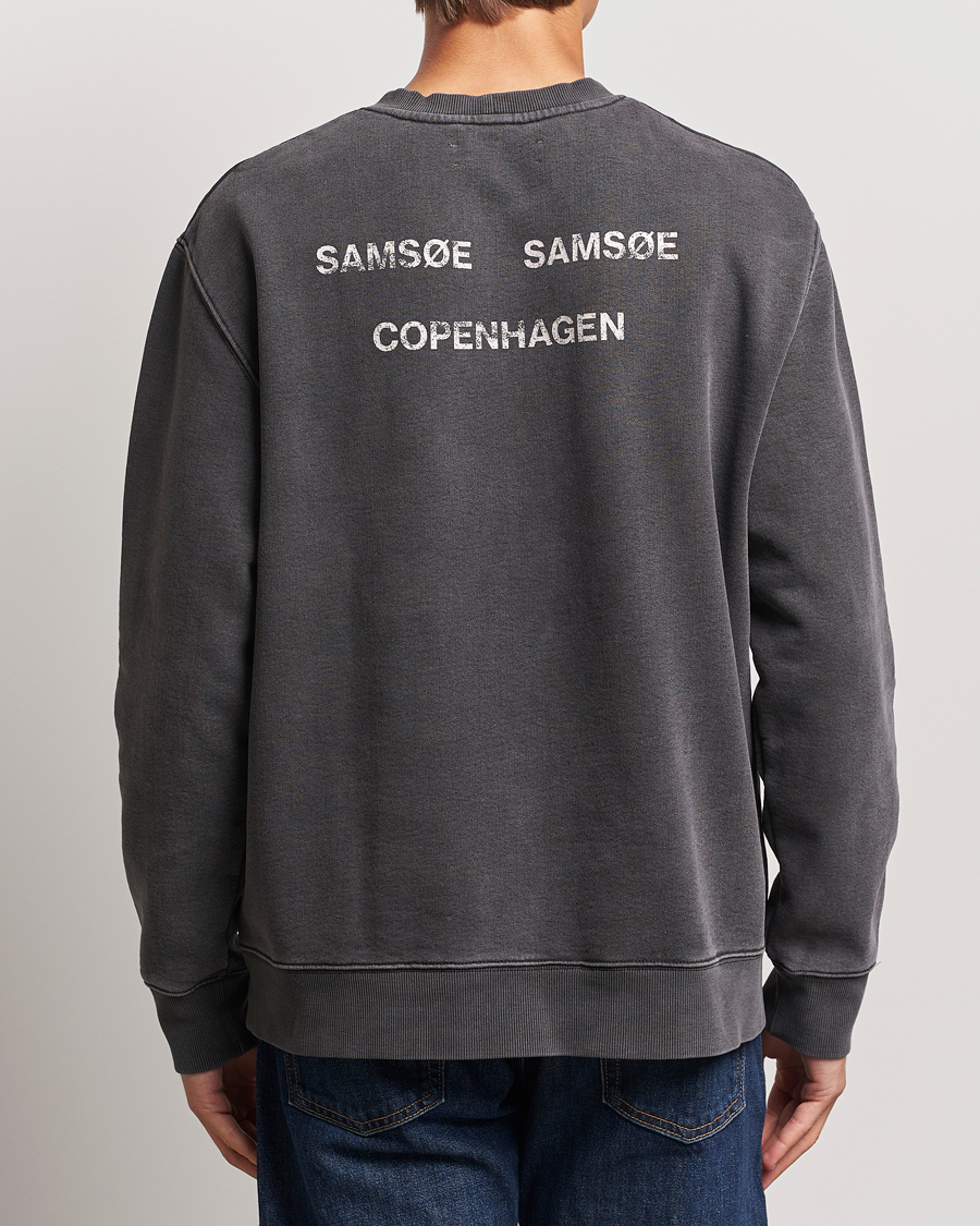 Mies |  | Samsøe Samsøe | Poetry Printed Crew Neck Sweatshirt Black Balance