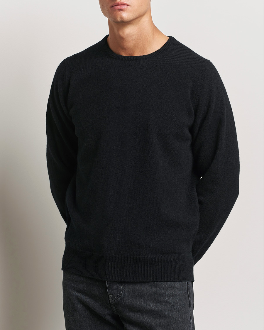 Mies | O-aukkoiset neulepuserot | William Lockie | Rob Lambswool Crewneck Black