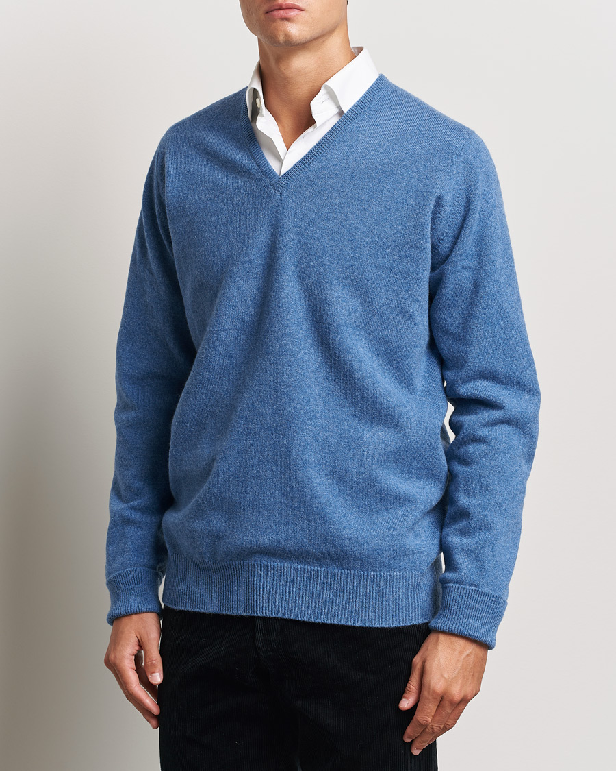 Mies | V-aukkoiset neulepuserot | William Lockie | Rob Lambswool V-Neck Clyde