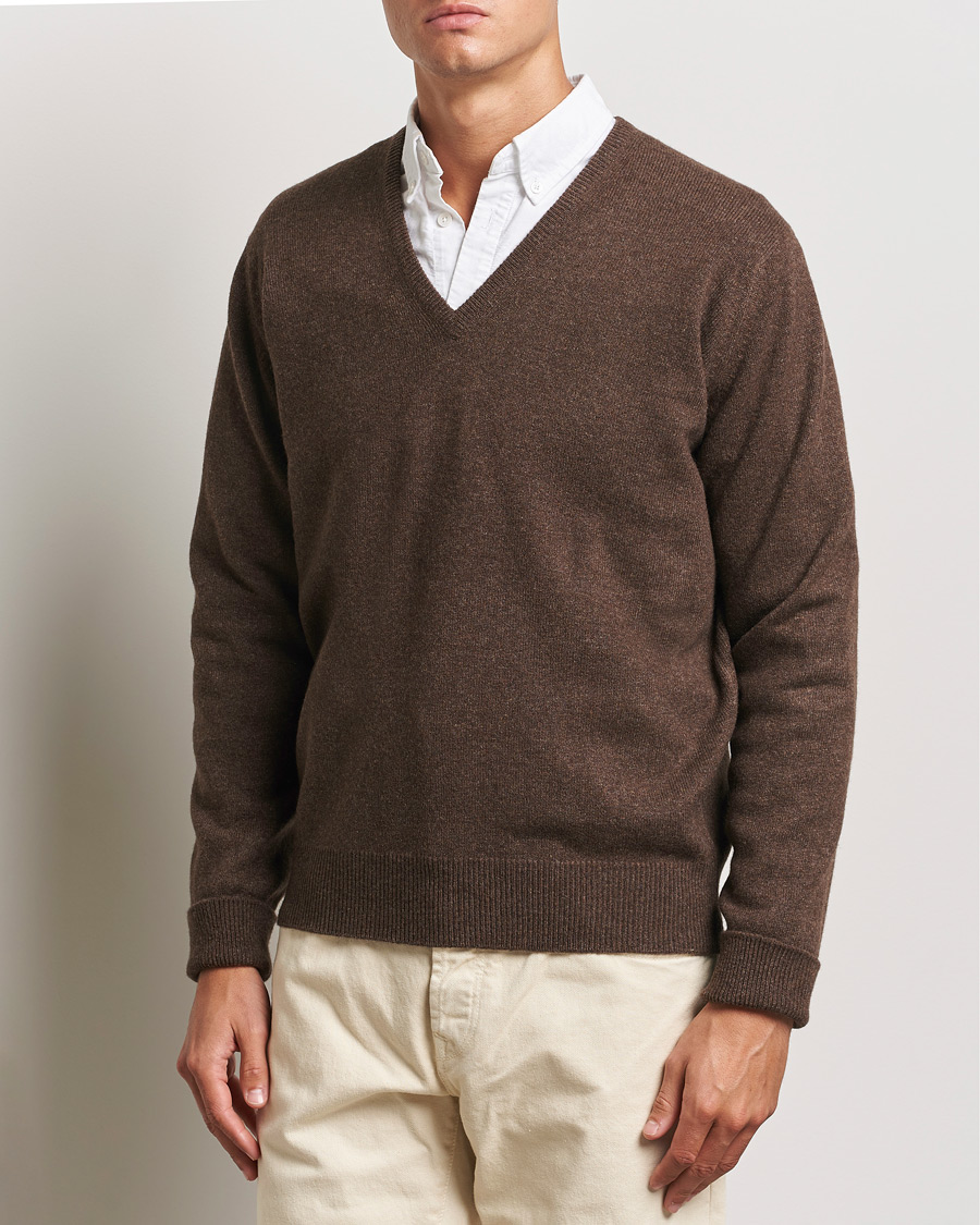 Mies | Puserot | William Lockie | Rob Lambswool V-Neck Mocha