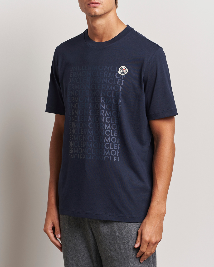 Mies |  | Moncler | All Over Lettering T-Shirt Navy