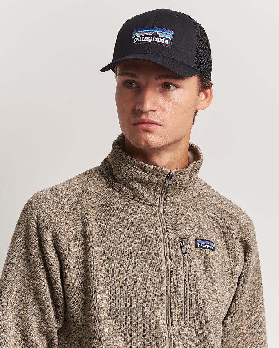 Mies |  | Patagonia | P-6 Logo LoPro Trucker Hat Black