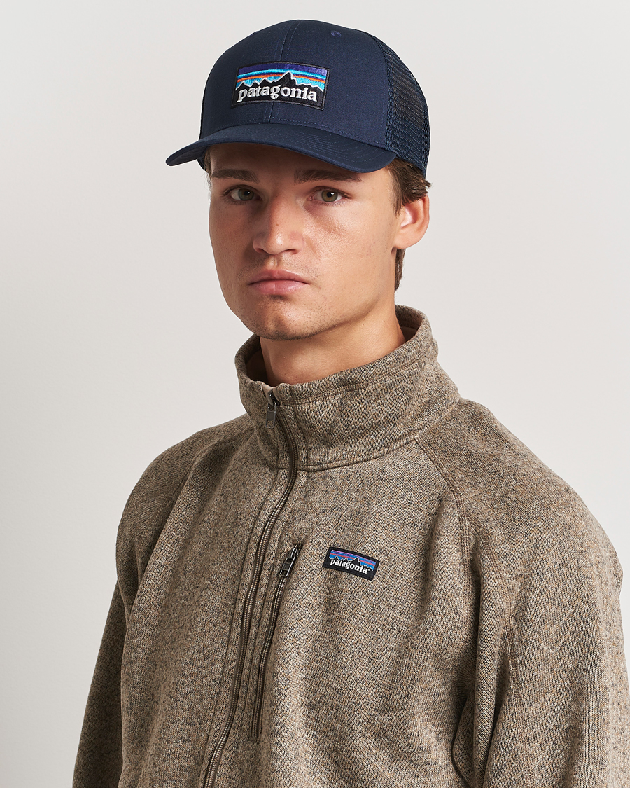 Mies |  | Patagonia | P-6 Logo Trucker Hat New Navy