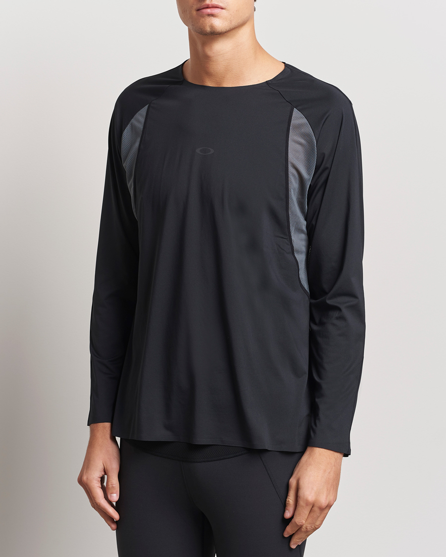 Mies |  | Oakley | Pursuit Pro Long Sleeve T-Shirt Blackout