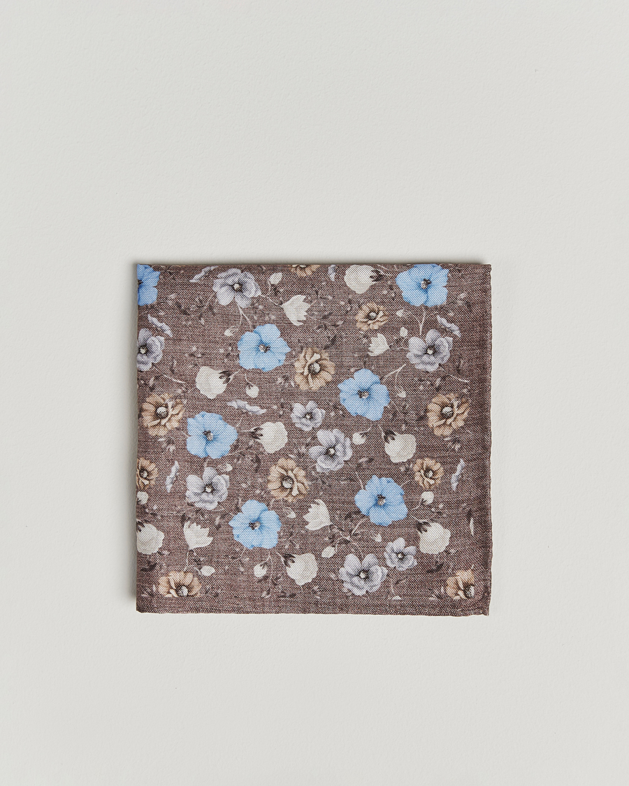 Mies | Amanda Christensen Silk Oxford Printed Flower Pocket Square Brown | Amanda Christensen | Silk Oxford Printed Flower Pocket Square Brown