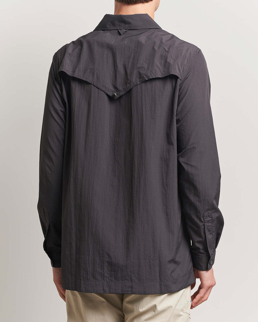 Mies | Kauluspaidat | Klättermusen | Syn Long Sleeve Function Shirt Raven