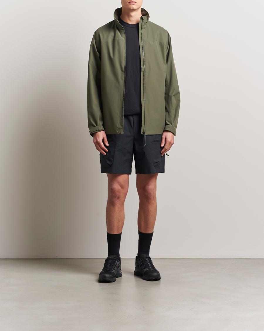 Mies | Shortsit | Peak Performance | Outdoor Cargo Shorts Black