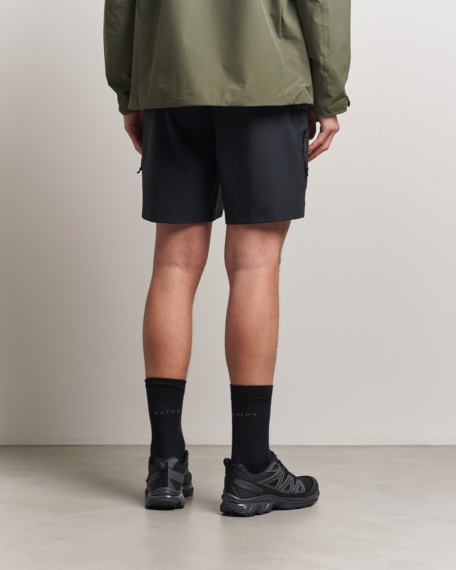 Mies | Shortsit | Peak Performance | Outdoor Cargo Shorts Black