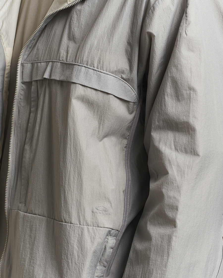 Mies | Takit | Oakley | Latitude Flight Wind Jacket Cement