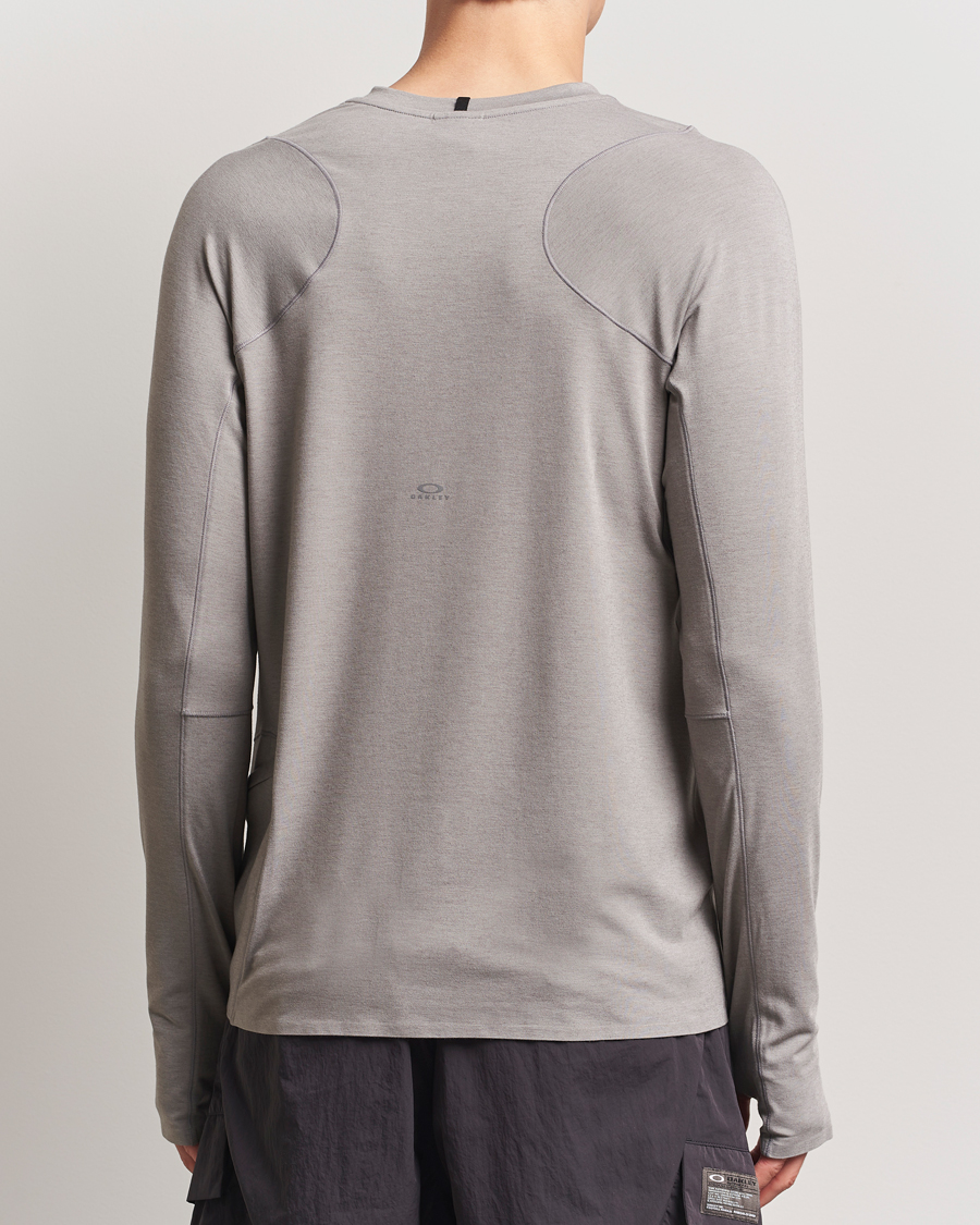 Mies | T-paidat | Oakley | Latitude Flight Shell T-Shirt Cement