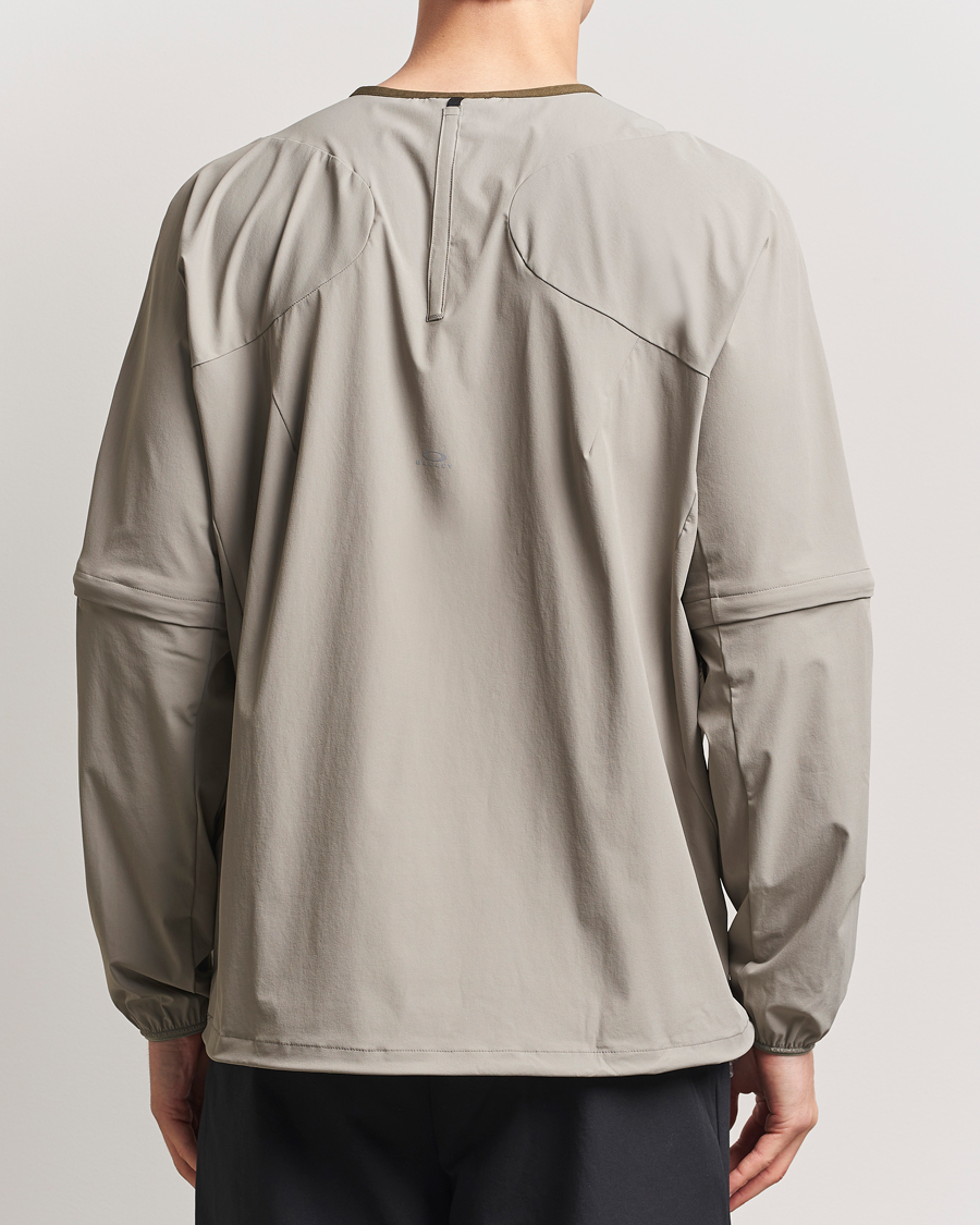 Mies | T-paidat | Oakley | Latitude Flight Convert Shell T-shirt Boulder Green